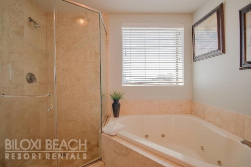 Sea Breeze 712 - Three Bedroom Apartment image 15